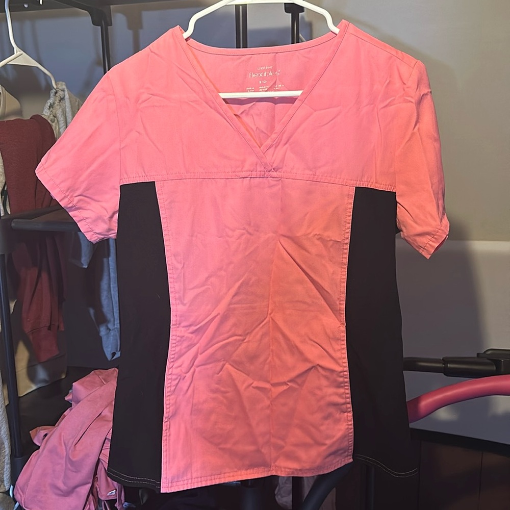 Cherokee flexibles hot pink and black scrub top